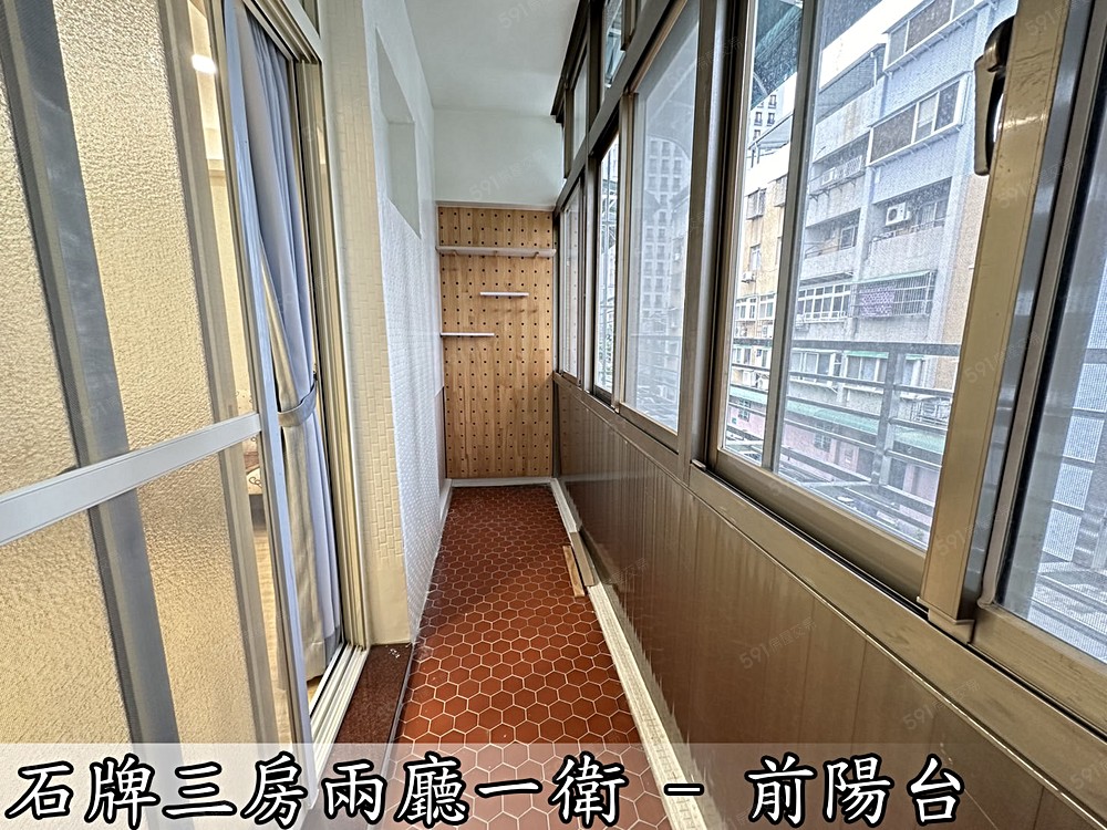 前陽台-鐵窗, 傳統地磚