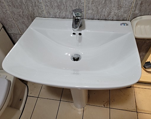 中央路套房走路近巨城(採光佳) - Image 9