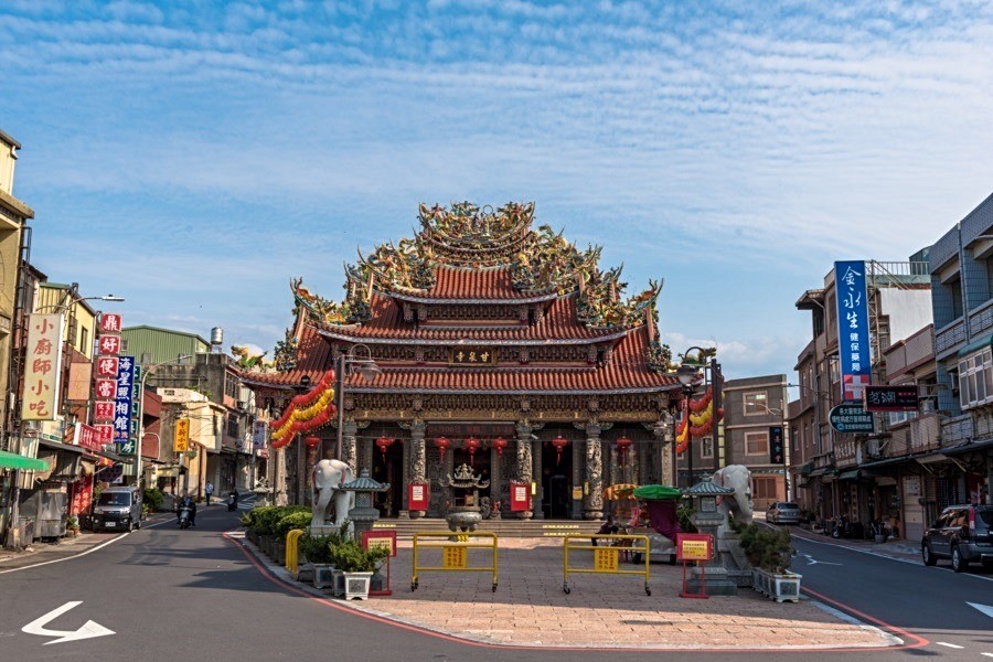 甘泉寺周邊商家林立。