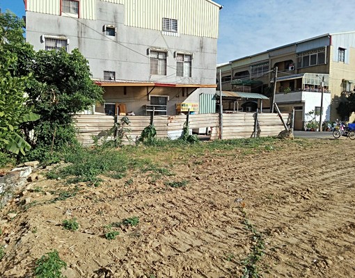 中山小廣場草皮露天車位小農園藝種菜蔬菓攤可 - Image 2