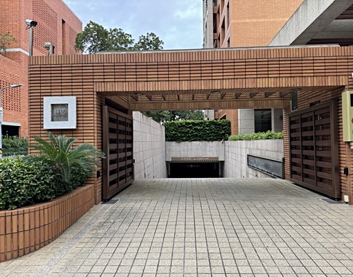 近濟南仁愛金山南杭州南路坡平車位 - Image 1