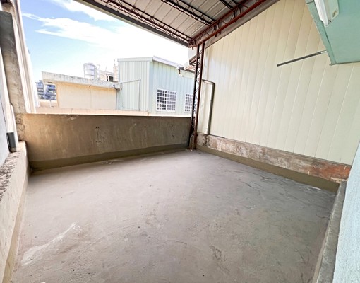 東山軍功商圈🌈臨路前院停車美透天 - Image 2