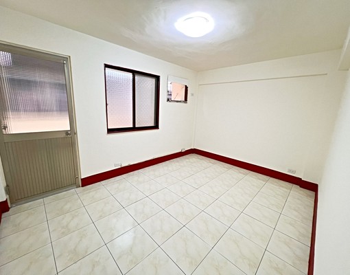 東山軍功商圈🌈臨路前院停車美透天 - Image 6