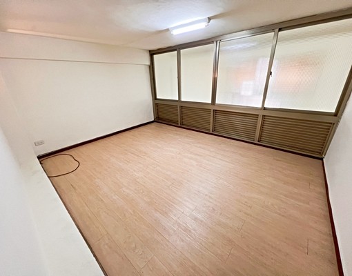 東山軍功商圈🌈臨路前院停車美透天 - Image 7