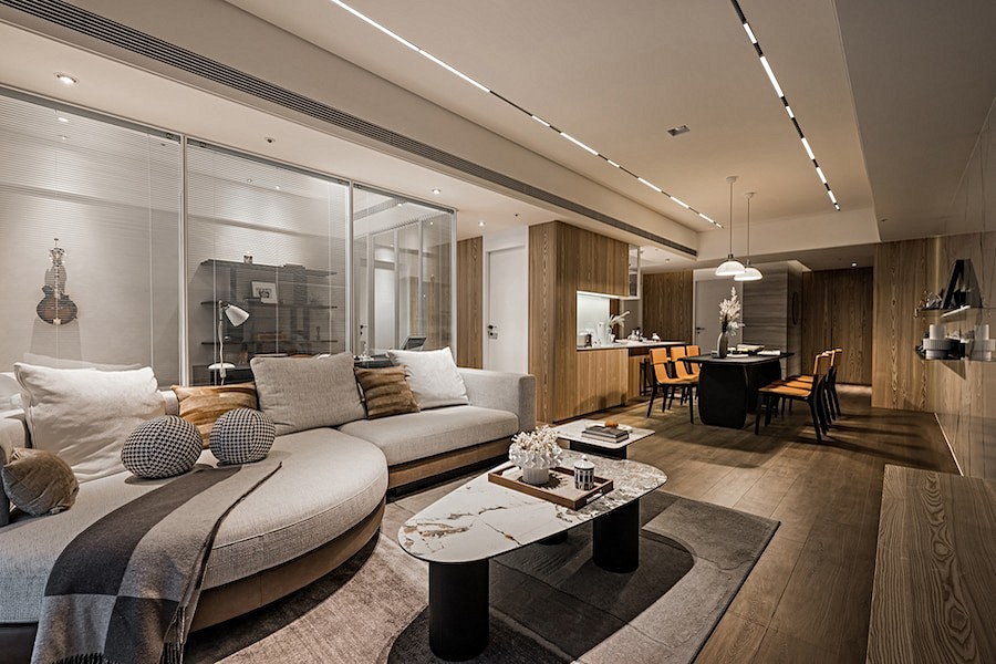 客廳與餐廳串連。