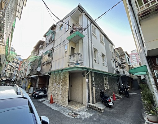 上石南靜巷網路200水100電5元可租補可貓附機車位 - Image 1