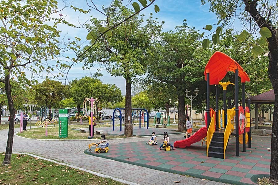 育安公園休憩遊樂功能佳
