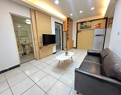 太原車站.太原路.精武路.車位可停休旅 - Image 1