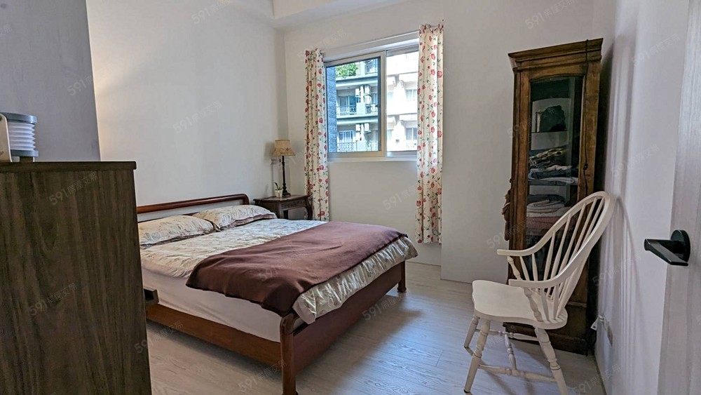 臥室二約3.5坪,大棟距採光佳,可擺大衣櫃及加大床