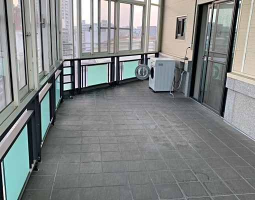 兩房一廳兩衛浴大陽台市中心傢俱自備市中心 - Image 1