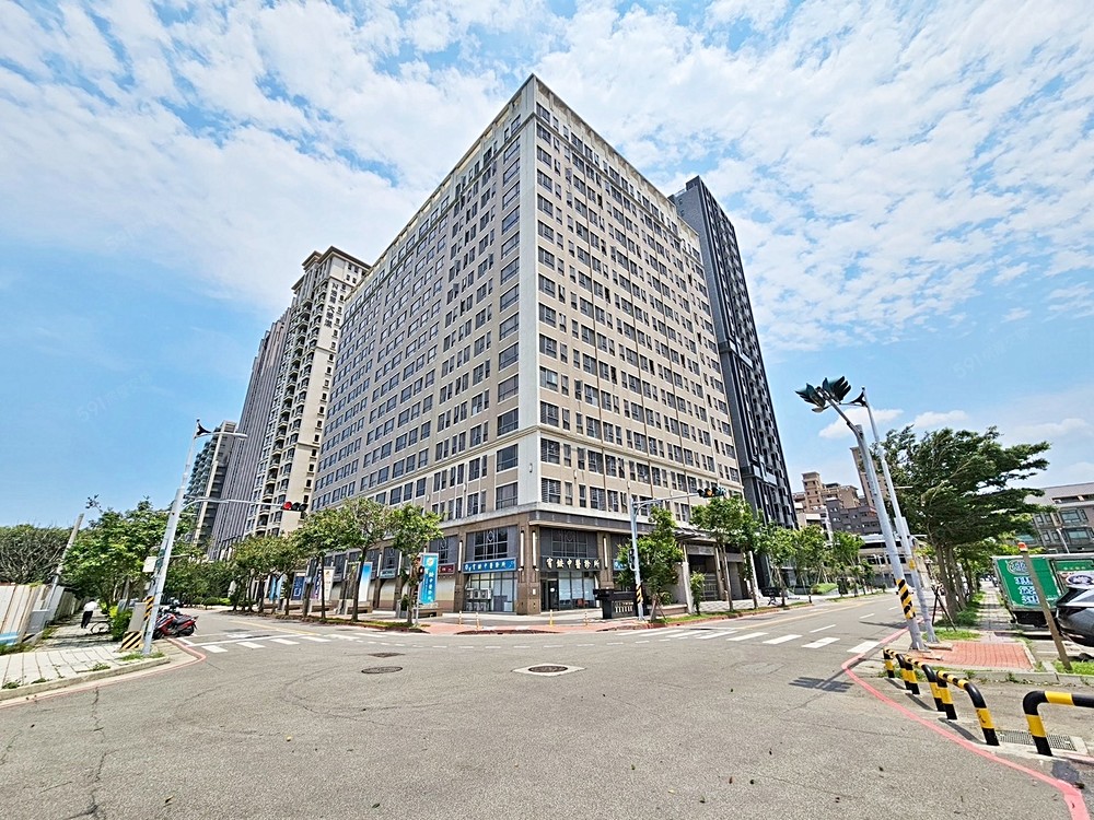 台科晶品｜獨立洗曬陽台採光美套房｜含網路水費管理費 - Image 1