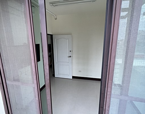四樓獨層套房有露臺通風採光兩空間隨心應用 - Image 15