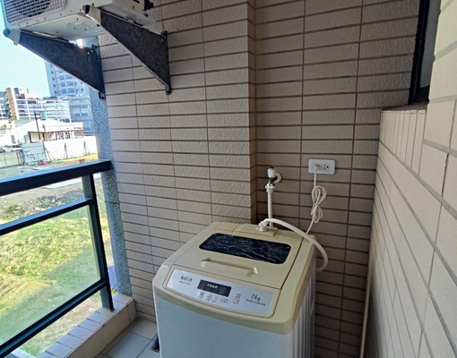 竹南優質透天電梯套陽台套房,室內機車位 - Image 5
