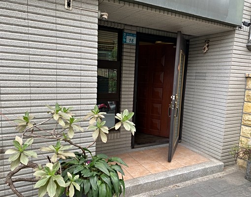 一樓庭院環境佳交通便利 - Image 2