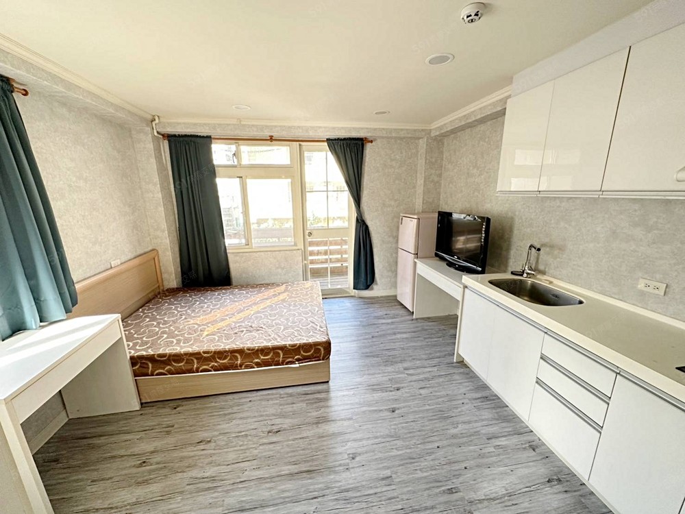 應有盡有~沒開燈時,採光就很棒