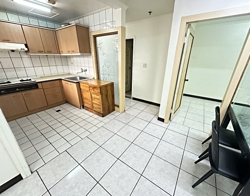 近新民高中✅電梯正3房/現況租/可租補戶籍✅超便宜 - Image 2