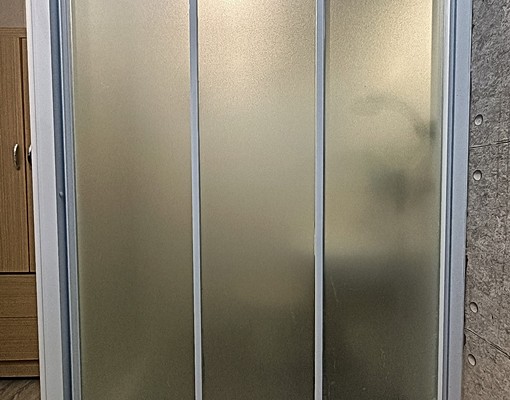 信義路六段雙捷運全新衛浴,地板套房出租 - Image 4