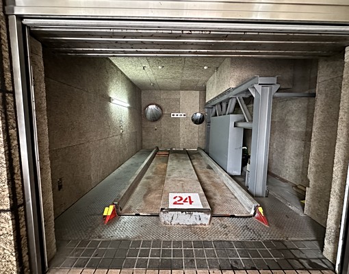 西門捷運站1號出口漢中街me原宿一般車位 - Image 4