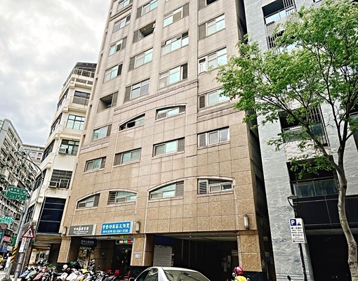 西門捷運站1號出口漢中街me原宿一般車位 - Image 9