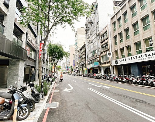 西門捷運站1號出口漢中街me原宿一般車位 - Image 10