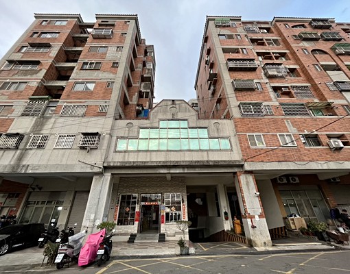 龍井天公廟旁豪隆王朝華廈兩房低樓層好出入附近好停車 - Image 1