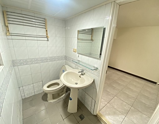 (可租補）大里塗城軟園區旁雙車1+2樓/大面寬臨路店住 - Image 9