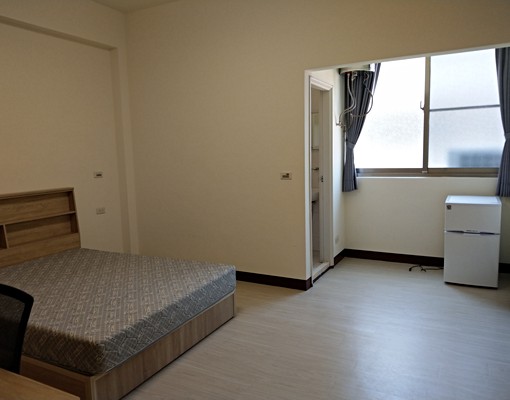 市中心近南科,屋齡新,中正路巷內鬧中取靜 - Image 3