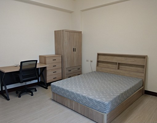 市中心近南科,屋齡新,中正路巷內鬧中取靜 - Image 1