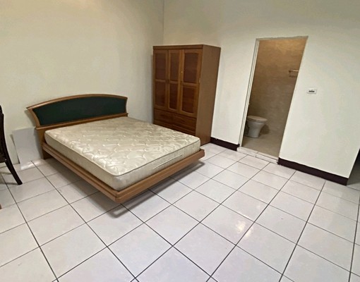 近中央路底黃昏市場 - Image 2