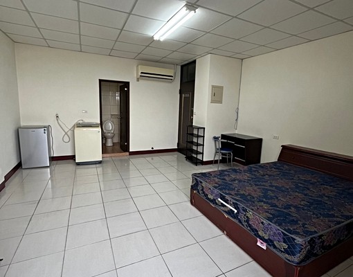 近便利超商.近公車站牌~採光佳套房有陽台 - Image 3