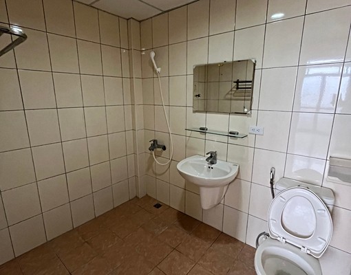 近便利超商.近公車站牌~採光佳套房有陽台 - Image 5