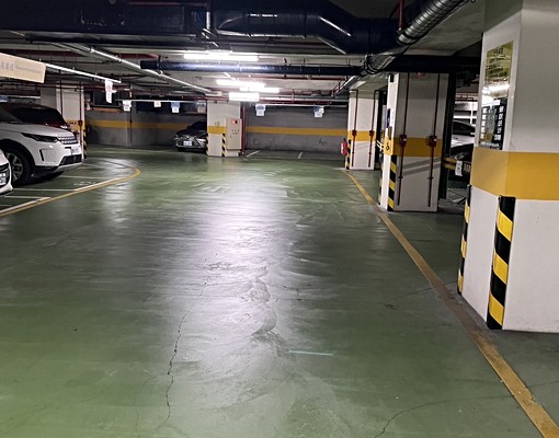 世紀金融平面停車位,優良管理,車道寬敞 - Image 4