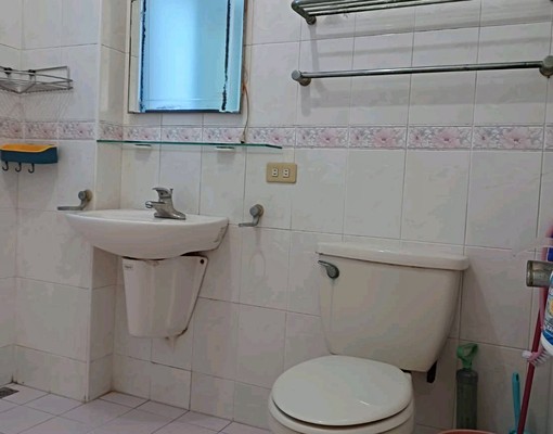 14坪全新粉刷大套房,有陽台家具全可租補 - Image 6