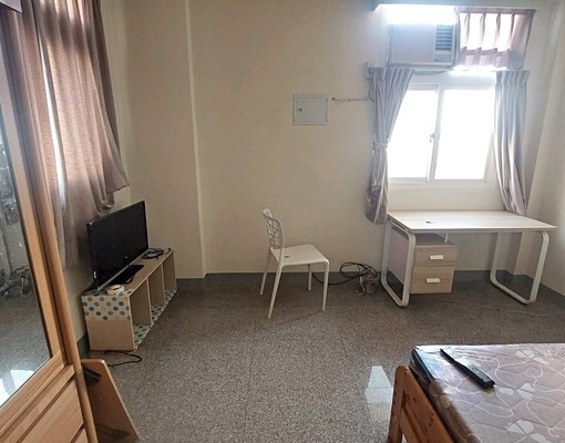 正靜宜商圈/獨立套房/室內機車/平車可租 - Image 1