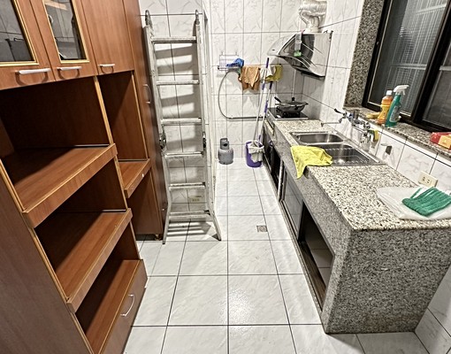 鄰路透天~超大空間~價錢好談!可營登 - Image 6