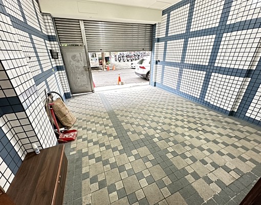 鄰路透天~超大空間~價錢好談!可營登 - Image 2