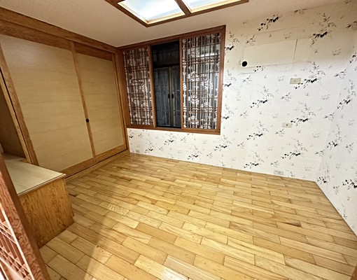 鄰路透天~超大空間~價錢好談!可營登 - Image 15