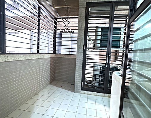 七期市🎤政河南📍惠中路大三房/平車可報稅 - Image 5