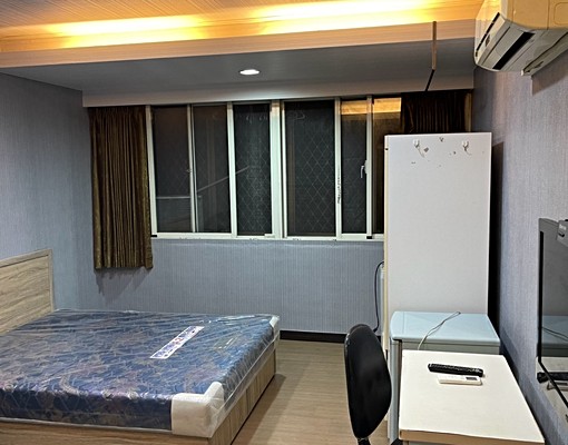 單身貴族。4K電視。免痔馬桶。浴室暖風機。休閒風旅。全新裝修 - Image 1