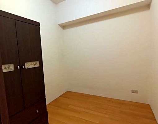 可租補~近巨城旁冷氣兩房~附家具 - Image 2