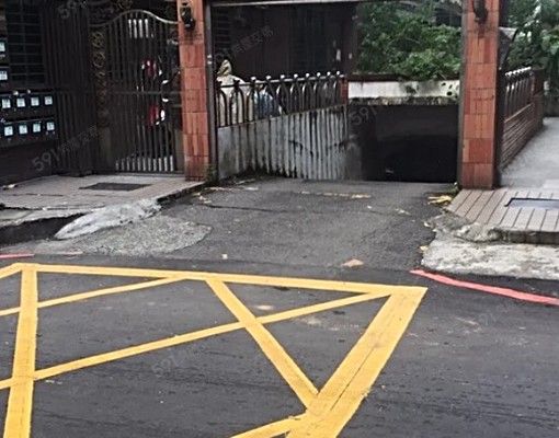 自租板橋國泰街地下室B1平面車位出租 - Image 1