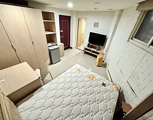 東門：中正紀念堂：免爬：家具齊：垃圾代收：租補：短租可 - Image 1