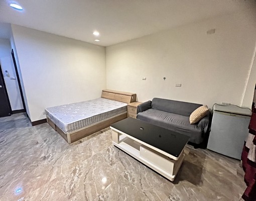 前鎮高中捷運站一樓套房/獨立進出/後門口可停汽車 - Image 4