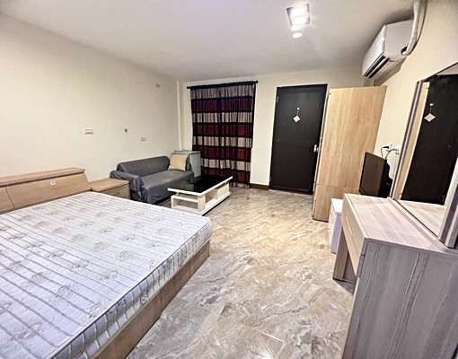 前鎮高中捷運站一樓套房/獨立進出/後門口可停汽車 - Image 1