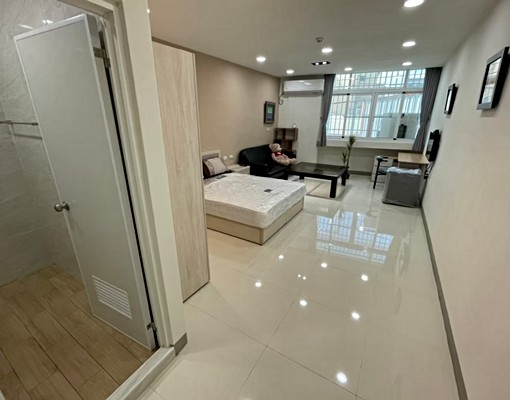 近學區近捷運楠梓區大坪數套房出租 - Image 1