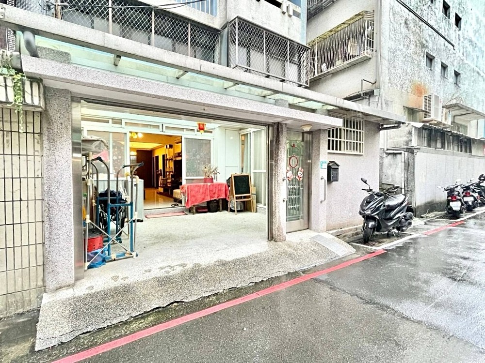 七張捷運明德裝潢車庫絕美方正大一樓