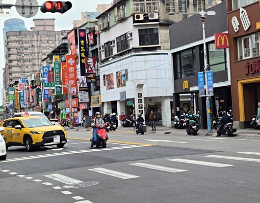 近中山路,全新裝潢套房.交通超便利 - Image 8