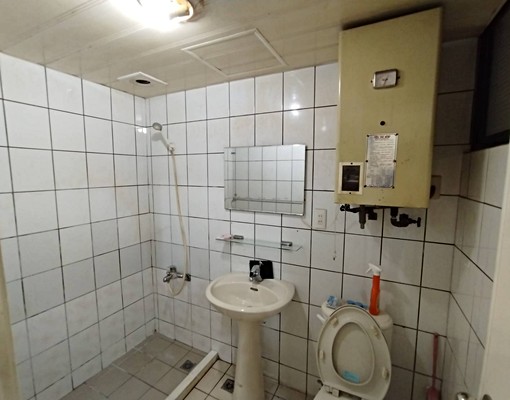 民生路套房有電梯有陽台可申請租屋補助 - Image 3
