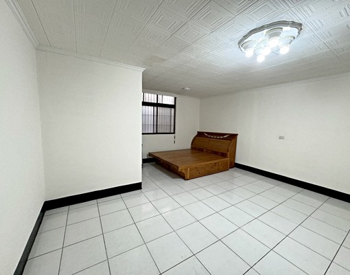 龍岡新村~龍東路透天厝起家車庫透天 - Image 4