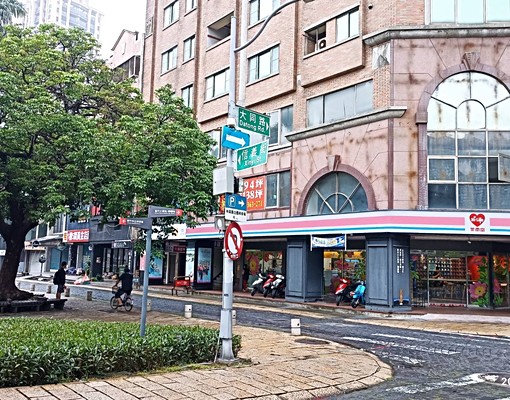 可租補.家庭公寓.員工宿舍.學生宿舍.火車站步行5分鐘. - Image 11